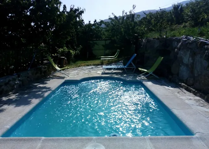 Nyaraló El Cerro Y El Cerezo *