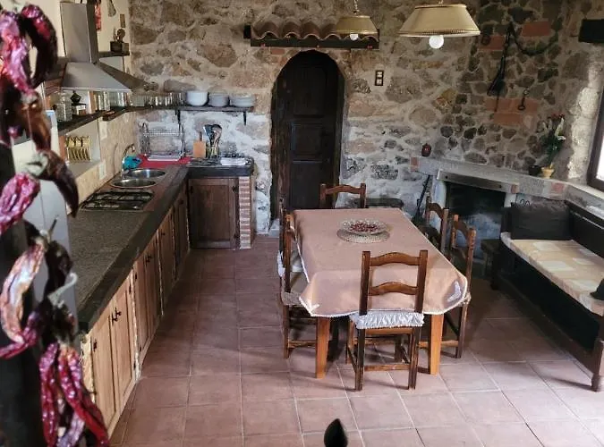 El Cerro Y El Cerezo Nyaraló Navaconcejo