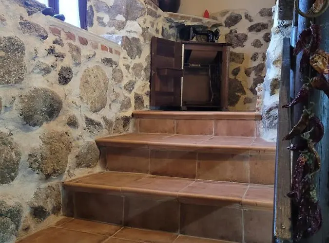 El Cerro Y El Cerezo Nyaraló Navaconcejo